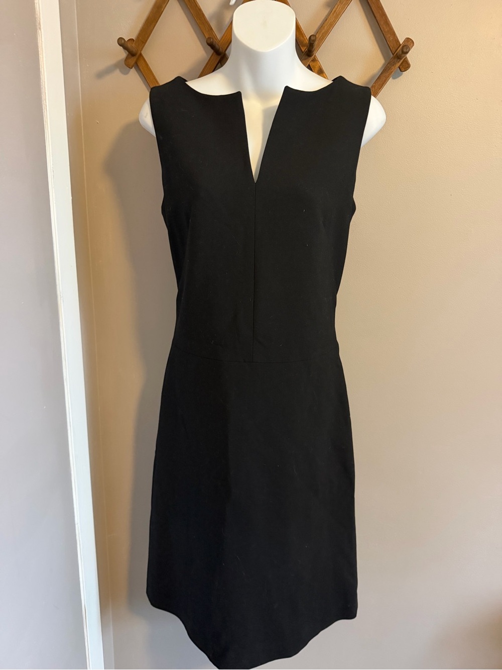 Ann Taylor Black Wool Stretch Notch Neck Sleeveless Sheath Dress 10